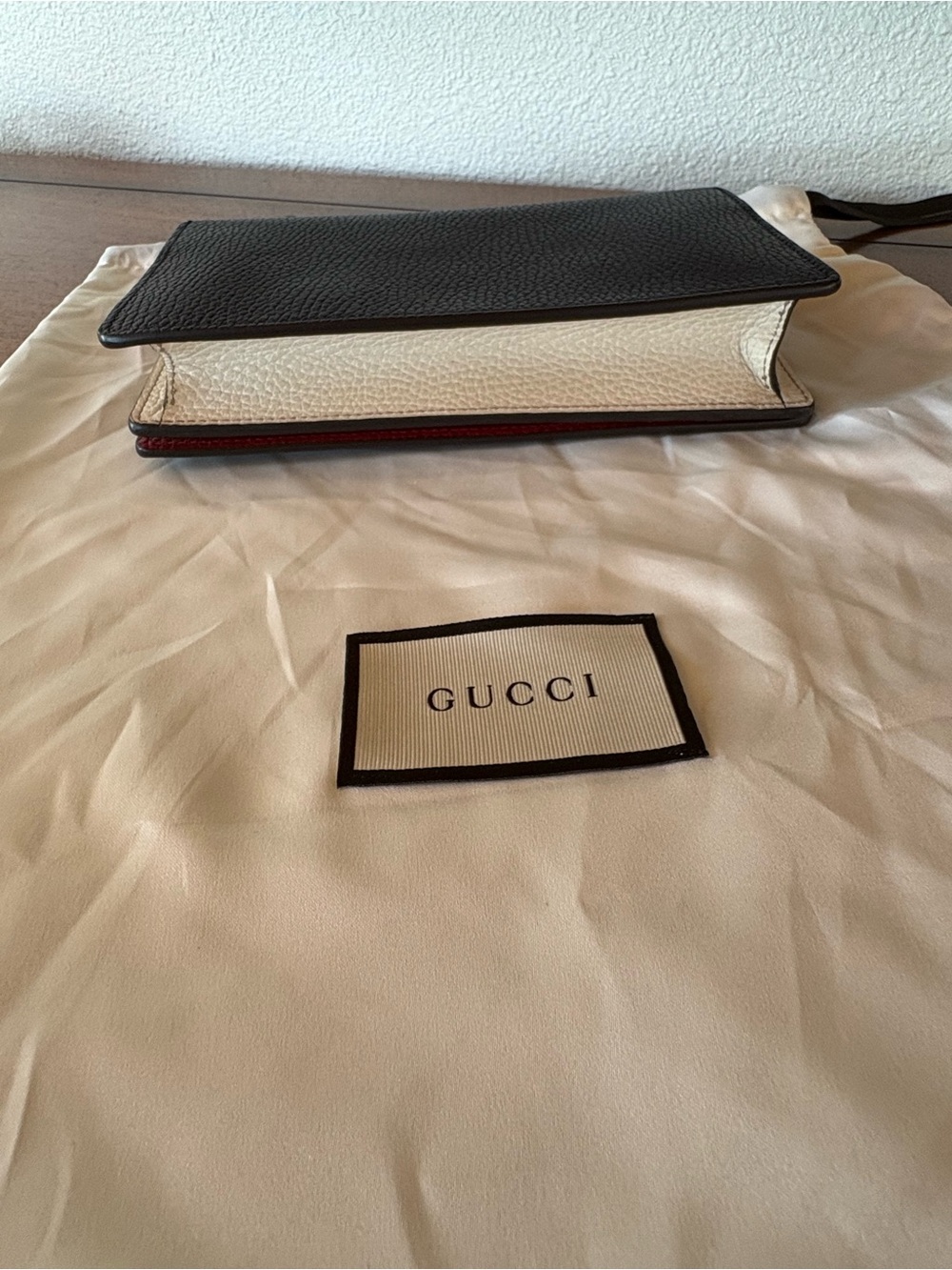 Gucci Navy Pebbled Leather Cross-Body/Clutch with Red & White Side Panels - Picture 12 of 13